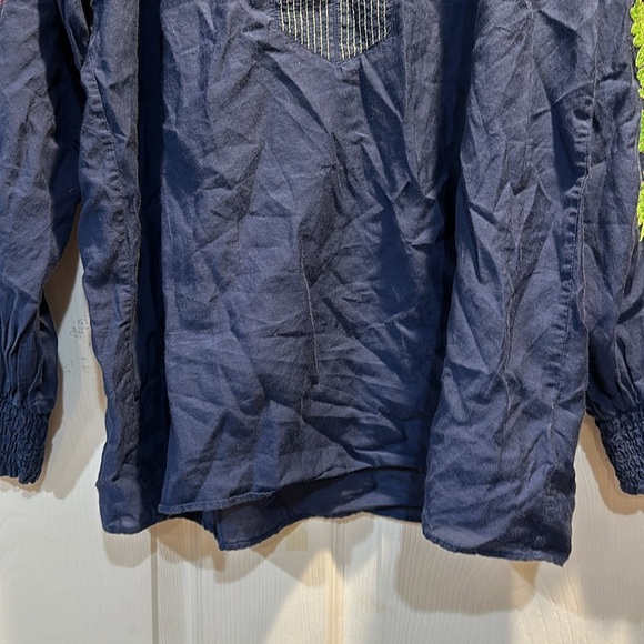 Lilly Pulitzer Sharise Navy Embroidered Peasant Blouse M - Picture 9 of 10